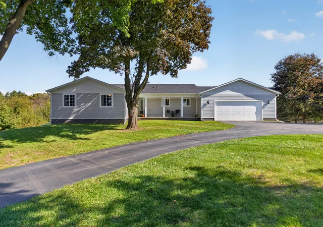 Photo 1 of Single family home for sale at 9720 Queens Dr, Manchester, MI 48158 | MLS# 55026053599 | Listing updated on 2026-10-08
