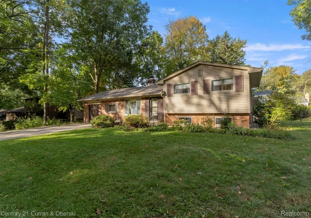 Photo 2 of Single family home for sale at 3324 Maple Dr, Ypsilanti, MI 48197 | MLS# 20261081568 | Listing updated on 2026-10-11