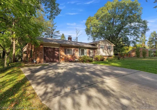 Photo 3 of Single family home for sale at 3324 Maple Dr, Ypsilanti, MI 48197 | MLS# 20261081568 | Listing updated on 2026-10-11