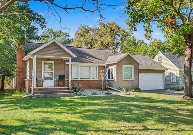 Photo 3 of Single family home for sale at 415 Douglas Dr, Decatur, MI 49045 | MLS# 65026053607 | Listing updated on 2026-10-08