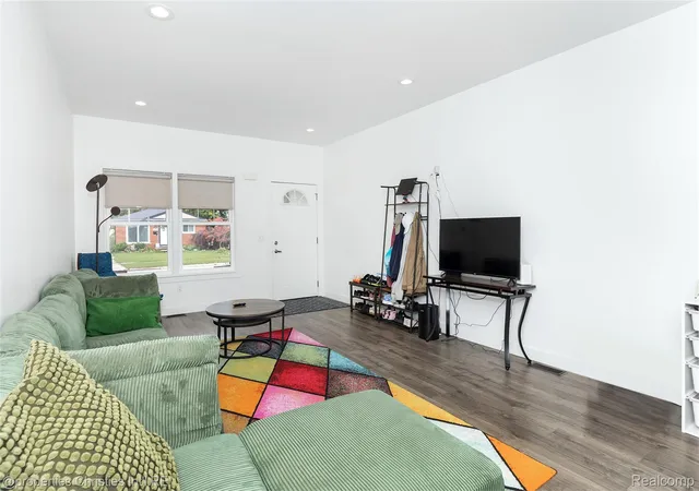 Photo 3 of Single family home for sale at 628 W Hudson Ave, Madison Heights, MI 48071 | MLS# 20261081570 | Listing updated on 2026-10-09