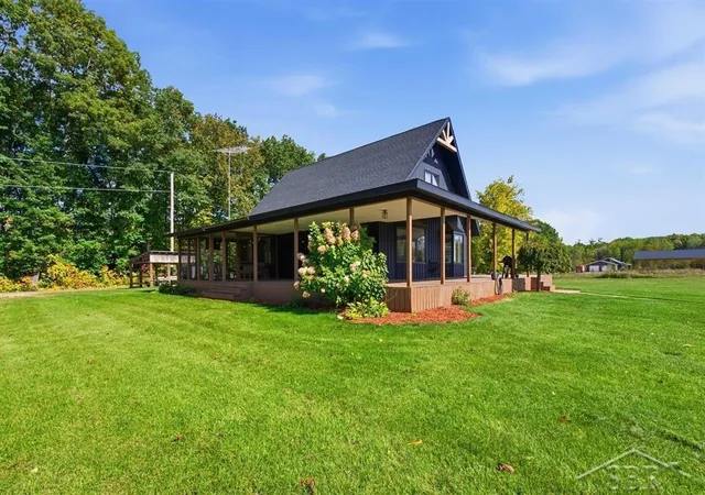 Photo 3 of Single family home for sale at 6850 N Flock Rd, Beaverton, MI 48612 | MLS# 61050224226 | Listing updated on 2026-10-08