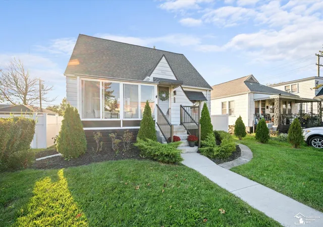 Photo 3 of Single family home for sale at 2846 William R St, Trenton, MI 48183 | MLS# 57050224227 | Listing updated on 2026-10-10