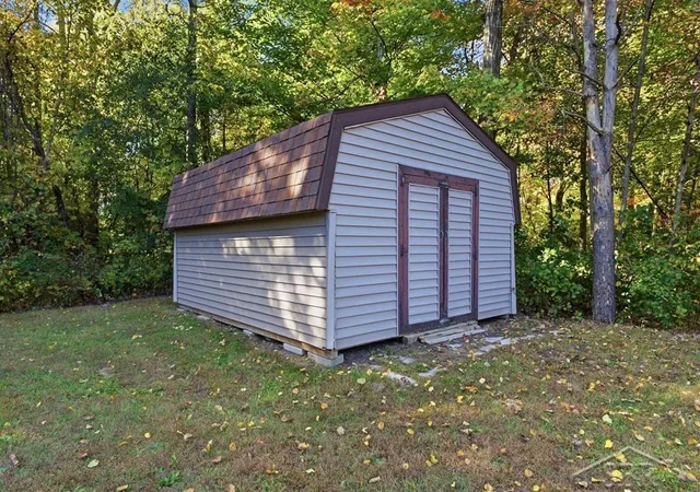 Photo 3 of Single family home for sale at 3697 N Sturgeon Rd, Midland, MI 48642 | MLS# 61050224229 | Listing updated on 2026-10-27