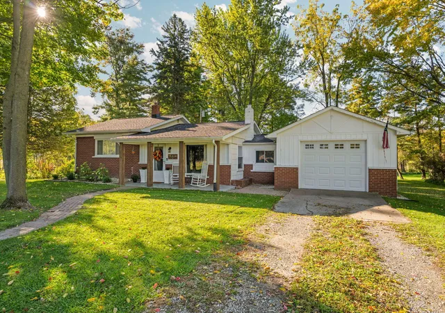 Photo 2 of Single family home for sale at 4033 Jewell Rd, Howell, MI 48843 | MLS# 81026053614 | Listing updated on 2026-10-11