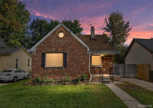 Photo 1 of Single family home for sale at 5070 Lafontaine St, Grosse Pointe, MI 48236 | MLS# 20261081575 | Listing updated on 2026-10-19