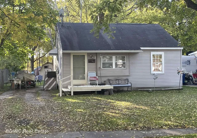 Photo 1 of Single family home for sale at 3944 Olive Rd, Saginaw, MI 48601 | MLS# 61050224236 | Listing updated on 2026-10-21