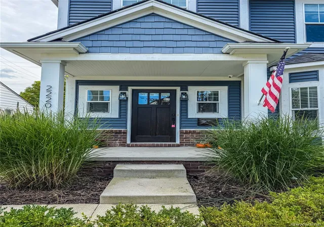 Photo 2 of Single family home for sale at 2220 Barrett Ave, Royal Oak, MI 48067 | MLS# 20261081584 | Listing updated on 2026-10-11