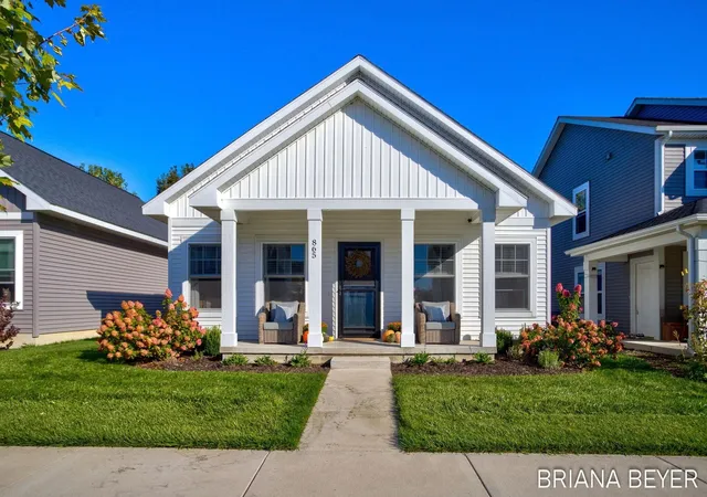 Photo 1 of Single family home for sale at 865 Winchester St, Holland, MI 49423 | MLS# 71026053620 | Listing updated on 2026-10-19