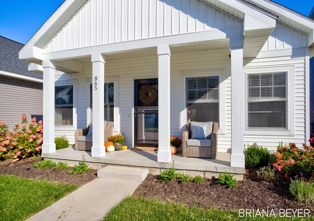 Photo 2 of Single family home for sale at 865 Winchester St, Holland, MI 49423 | MLS# 71026053620 | Listing updated on 2026-10-19