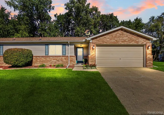 Listing Photo 3 - Condo for sale in building located at 16891 N Gardenia Dr, Fraser, MI 48026