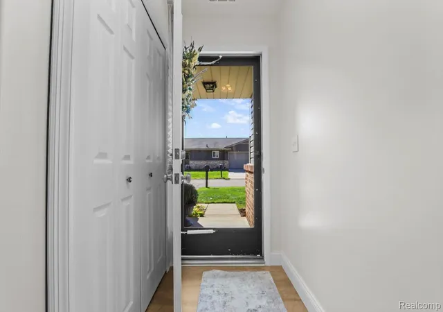 Listing Photo 5 - Condo for sale in building located at 16891 N Gardenia Dr, Fraser, MI 48026