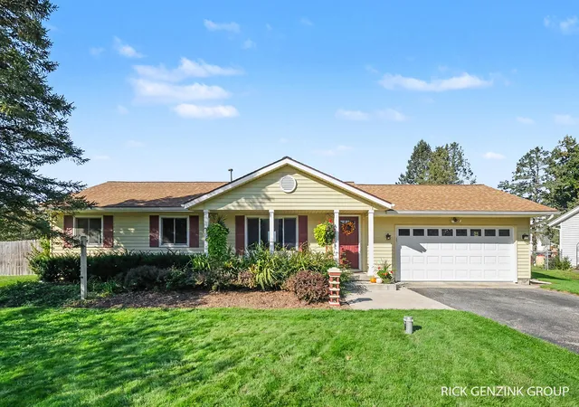 Photo 1 of Single family home for sale at 635 Forstrom Dr Se, Lowell, MI 49331 | MLS# 71026053627 | Listing updated on 2026-10-26