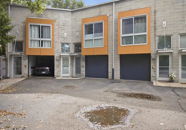Photo 1 of Condo for sale at 440 E Parent Ave, Royal Oak, MI 48067 | MLS# 20261081601 | Listing updated on 2026-10-09