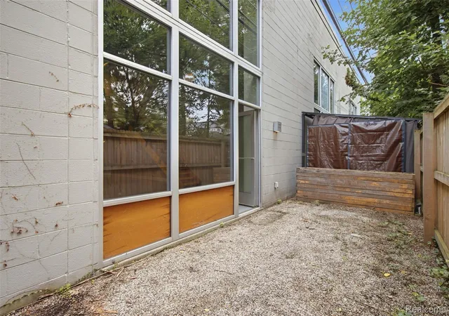 Photo 2 of Condo for sale at 440 E Parent Ave, Royal Oak, MI 48067 | MLS# 20261081601 | Listing updated on 2026-10-09