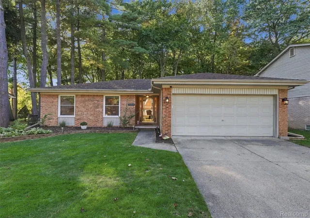 Photo 1 of Single family home for sale at 40841 Executive Dr, Sterling Heights, MI 48313 | MLS# 20261081602 | Listing updated on 2026-10-11