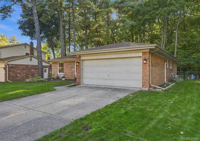Photo 2 of Single family home for sale at 40841 Executive Dr, Sterling Heights, MI 48313 | MLS# 20261081602 | Listing updated on 2026-10-11