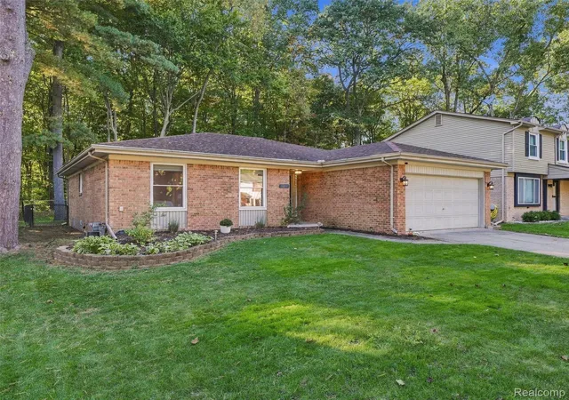 Photo 3 of Single family home for sale at 40841 Executive Dr, Sterling Heights, MI 48313 | MLS# 20261081602 | Listing updated on 2026-10-11