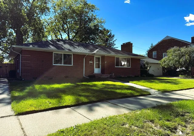 Photo 2 of Single family home for sale at 1427 Riverbank St, Lincoln Park, MI 48146 | MLS# 57050224247 | Listing updated on 2026-10-12
