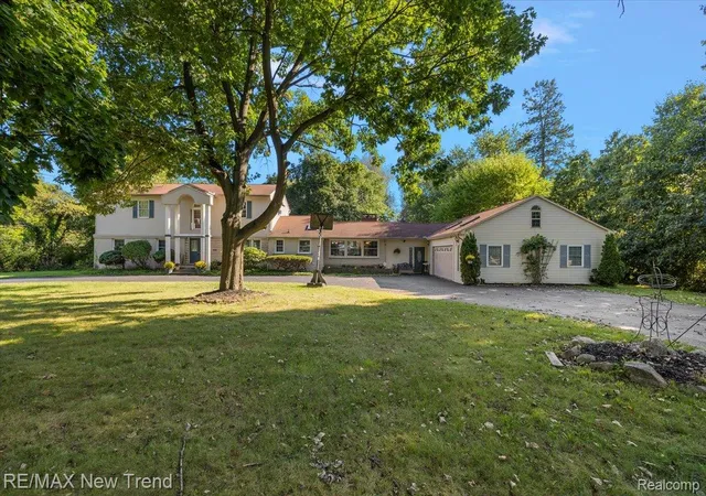Photo 3 of Single family home for sale at 1450 Lenox Rd, Bloomfield Hills, MI 48304 | MLS# 20261081617 | Listing updated on 2026-10-09