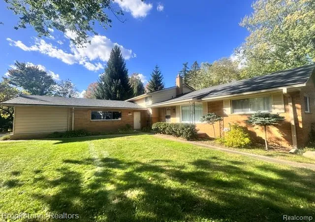Photo 2 of Single family home for sale at 711 Sylvanwood Dr, Troy, MI 48085 | MLS# 20261081620 | Listing updated on 2026-10-11