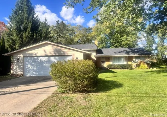 Photo 3 of Single family home for sale at 711 Sylvanwood Dr, Troy, MI 48085 | MLS# 20261081620 | Listing updated on 2026-10-11