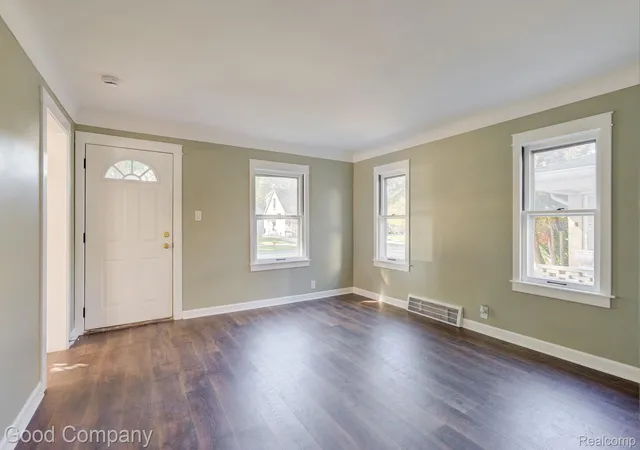 Photo 2 of Single family home for sale at 1988 Roslyn Rd, Grosse Pointe Woods, MI 48236 | MLS# 20261081626 | Listing updated on 2026-10-19