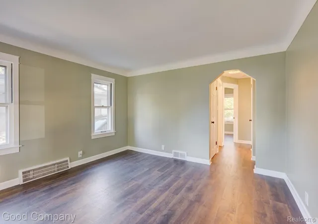 Photo 3 of Single family home for sale at 1988 Roslyn Rd, Grosse Pointe Woods, MI 48236 | MLS# 20261081626 | Listing updated on 2026-10-19