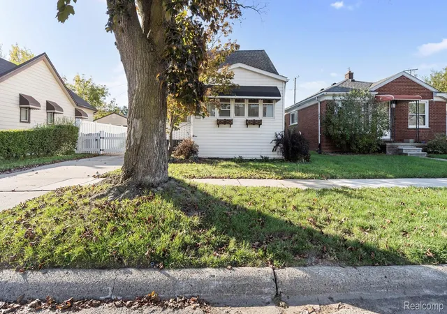 Photo 2 of Single family home for sale at 1335 Merrill Ave, Lincoln Park, MI 48146 | MLS# 20261081631 | Listing updated on 2026-10-18