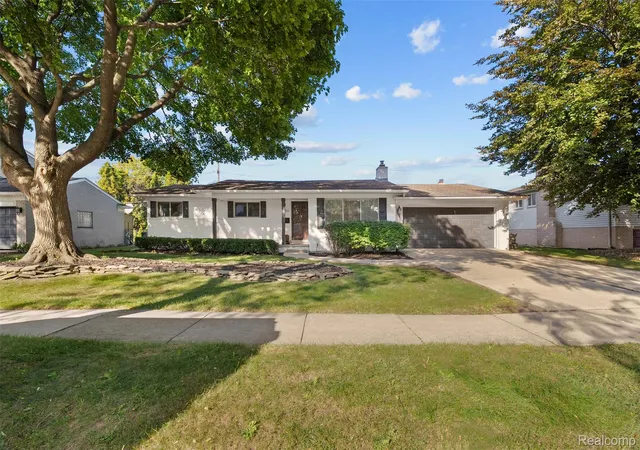 Photo 1 of Single family home for sale at 956 Blairmoor Ct, Grosse Pointe Woods, MI 48236 | MLS# 20261081642 | Listing updated on 2026-10-18