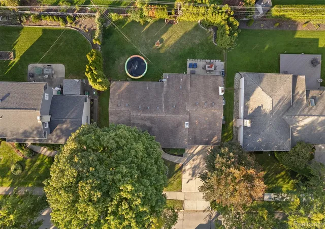 Photo 3 of Single family home for sale at 956 Blairmoor Ct, Grosse Pointe Woods, MI 48236 | MLS# 20261081642 | Listing updated on 2026-10-18
