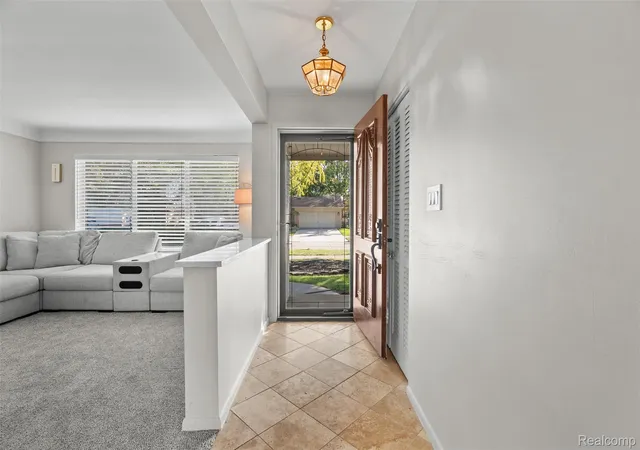 Photo 4 of Single family home for sale at 956 Blairmoor Ct, Grosse Pointe Woods, MI 48236 | MLS# 20261081642 | Listing updated on 2026-10-18
