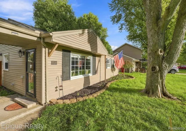 Photo 3 of Single family home for sale at 37106 Farley St, Clinton Township, MI 48036 | MLS# 20261081646 | Listing updated on 2026-10-12