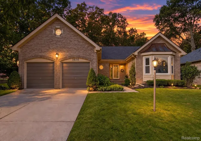 Photo 1 of Single family home for sale at 1676 Treeside Dr, Rochester Hills, MI 48307 | MLS# 20261081648 | Listing updated on 2026-10-09