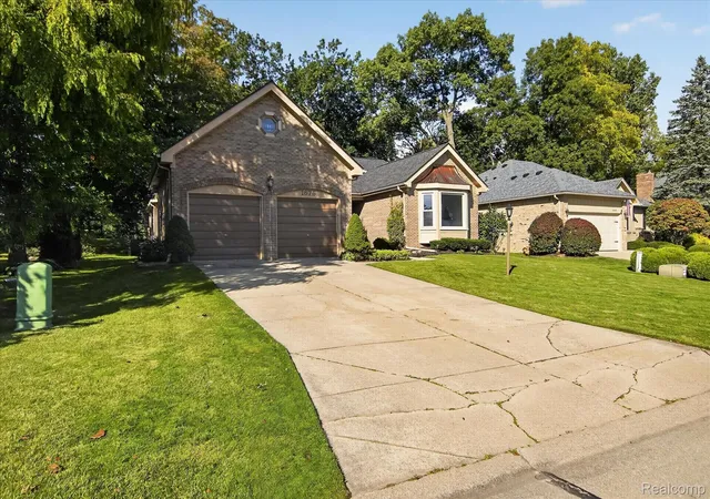 Photo 2 of Single family home for sale at 1676 Treeside Dr, Rochester Hills, MI 48307 | MLS# 20261081648 | Listing updated on 2026-10-09