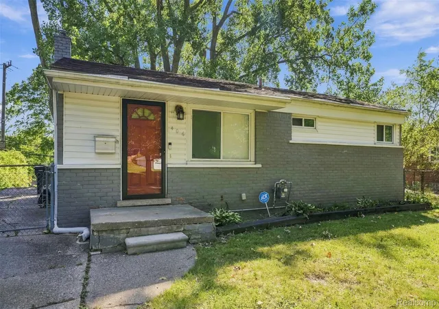 Photo 1 of Single family home for sale at 406 Linda Vista Dr, Pontiac, MI 48342 | MLS# 20261081652 | Listing updated on 2026-10-15