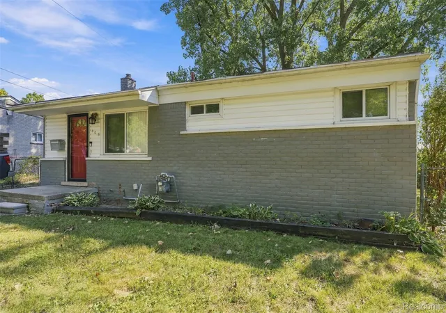 Photo 2 of Single family home for sale at 406 Linda Vista Dr, Pontiac, MI 48342 | MLS# 20261081652 | Listing updated on 2026-10-15