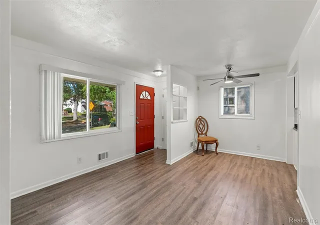 Photo 3 of Single family home for sale at 406 Linda Vista Dr, Pontiac, MI 48342 | MLS# 20261081652 | Listing updated on 2026-10-15