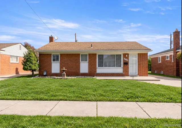 Photo 1 of Single family home for sale at 8544 Kinloch St, Dearborn Heights, MI 48127 | MLS# 20261081653 | Listing updated on 2026-10-10
