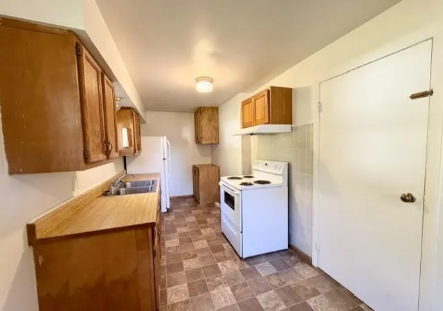 Photo 3 of Single family home for sale at 422 Rockingham Ave, Alma, MI 48801 | MLS# 79080074338 | Listing updated on 2026-10-11