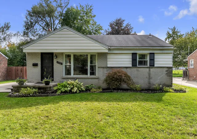 Photo 2 of Single family home for sale at 31491 Lamar Dr, Farmington, MI 48336 | MLS# 81026053682 | Listing updated on 2026-10-15