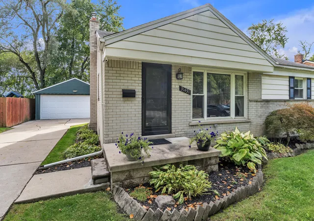 Photo 3 of Single family home for sale at 31491 Lamar Dr, Farmington, MI 48336 | MLS# 81026053682 | Listing updated on 2026-10-15