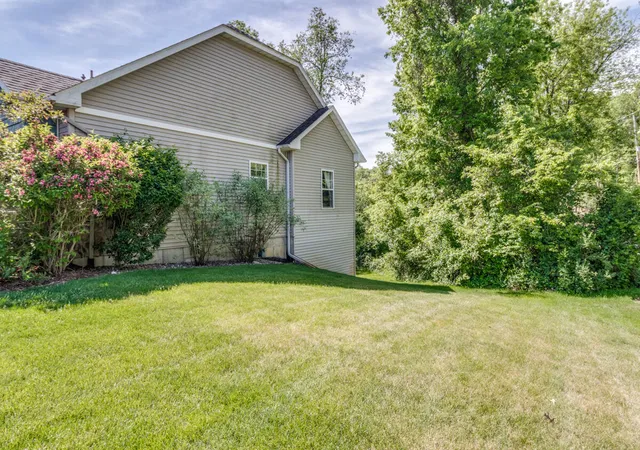 Listing Photo 4 - Condo for sale in building located at 7024 Grn Ridge Blvd, Battle Creek, MI 49017