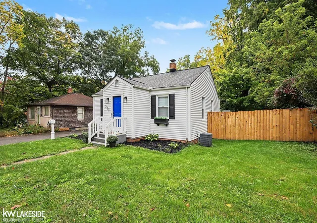 Photo 3 of Single family home for sale at 355 W Saint Clair St, Romeo, MI 48065 | MLS# 58050224268 | Listing updated on 2026-10-08
