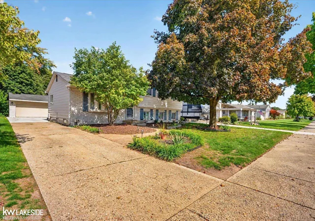 Photo 2 of Single family home for sale at 14453 Alpena Dr, Sterling Heights, MI 48313 | MLS# 58050224269 | Listing updated on 2026-10-21