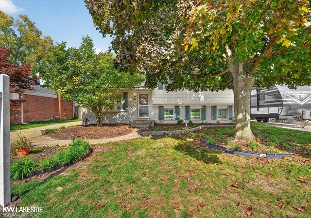 Photo 3 of Single family home for sale at 14453 Alpena Dr, Sterling Heights, MI 48313 | MLS# 58050224269 | Listing updated on 2026-10-21