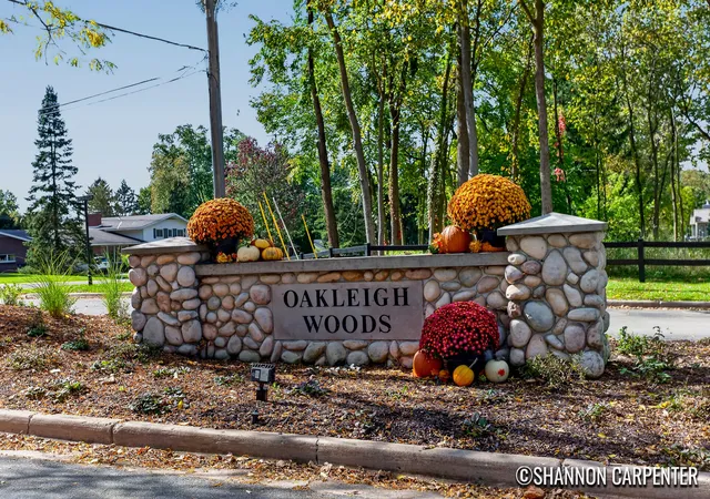 Listing Photo 1 - Condo for sale in building located at 1901 Oakleigh Woods Dr NW, Grand Rapids, MI 49504 - Unit #