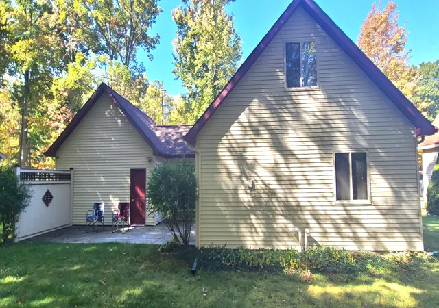 Photo 3 of Single family home for sale at 5640 N Reserve Rd, Roscommon, MI 48653 | MLS# 53026053691 | Listing updated on 2026-10-08