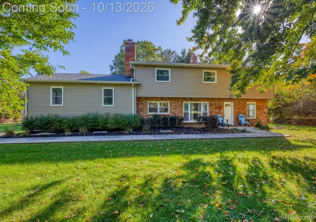Photo 2 of Single family home for sale at 852 E Gunn Rd, Rochester, MI 48306 | MLS# 20261081686 | Listing updated on 2026-10-18