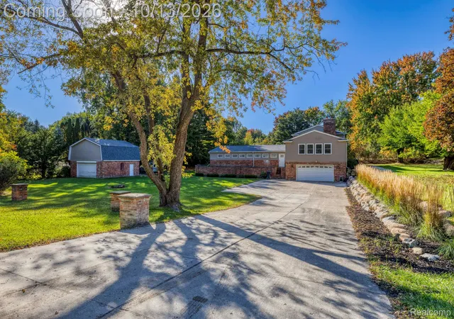 Photo 3 of Single family home for sale at 852 E Gunn Rd, Rochester, MI 48306 | MLS# 20261081686 | Listing updated on 2026-10-18